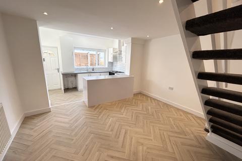 2 bedroom terraced house to rent, Harriet Street, Manchester, M28