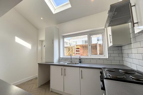 2 bedroom terraced house to rent, Harriet Street, Manchester, M28