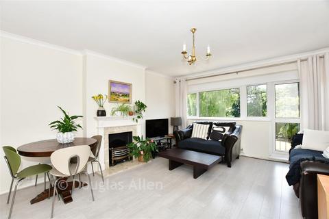 undefined, Pine View Manor, Epping CM16