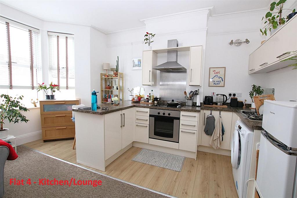 4 - Kitchen & Lounge.jpg