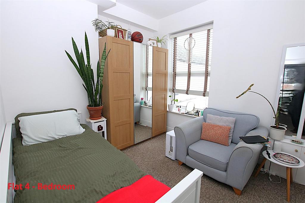 4 - Bedroom.jpg