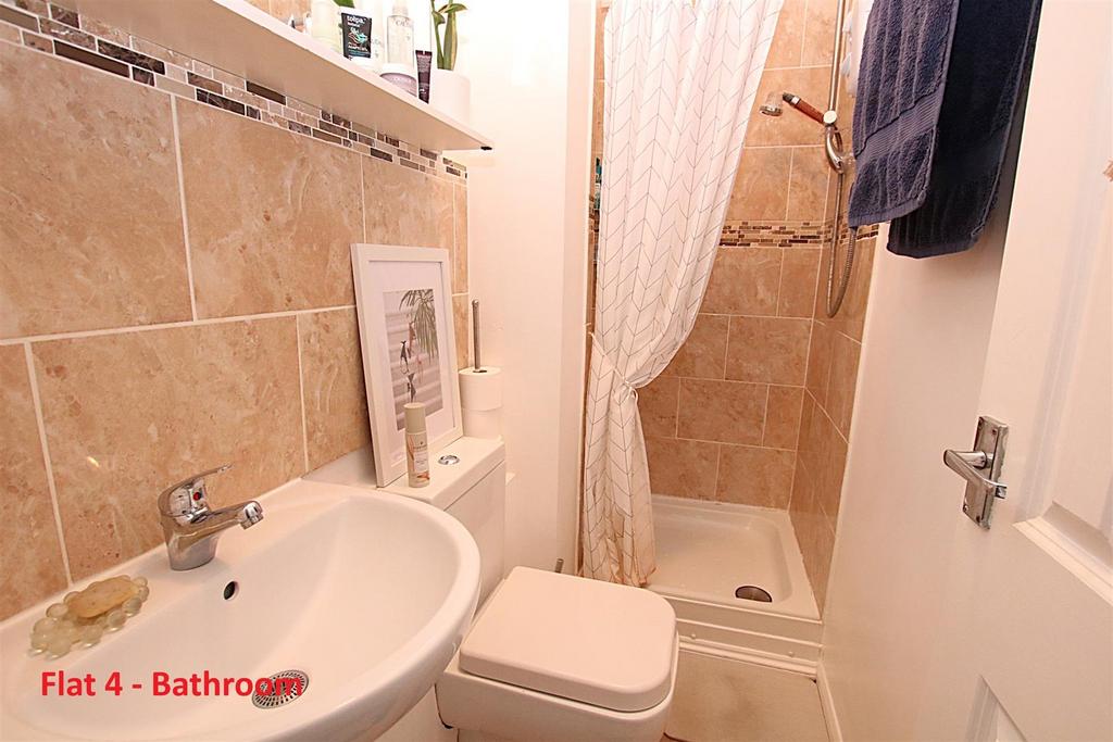 4 - Bathroom.jpg