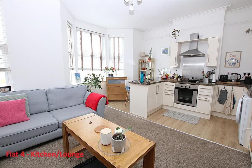4 - Kitchen & Lounge2.jpg