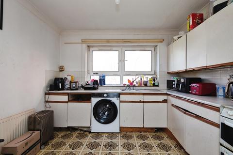 2 bedroom flat for sale, The Shaftesburys, BARKING, Essex, IG11