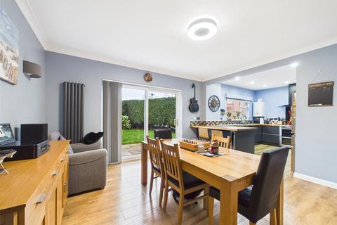 undefined, Cheltenham Road East, Gloucester, Gloucestershire, GL3