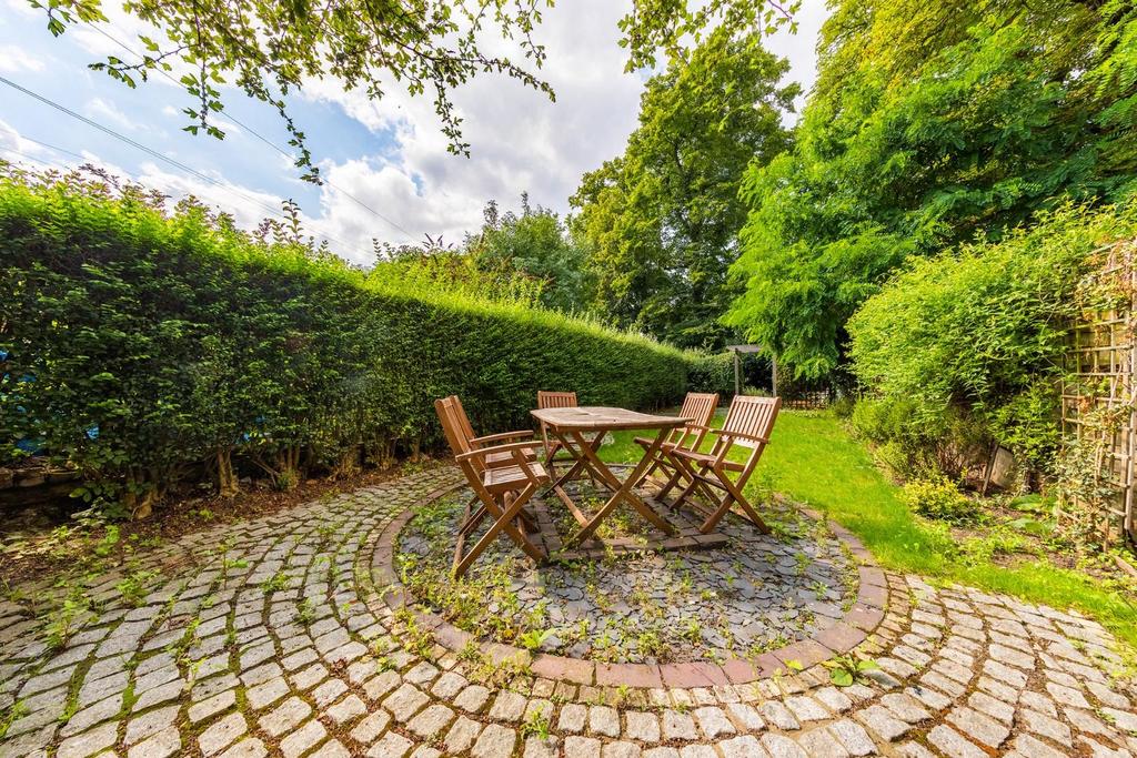 .Front Garden (2).jpg