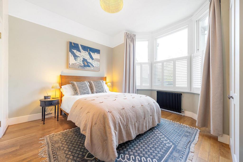 Bedroom 1 (2).JPG
