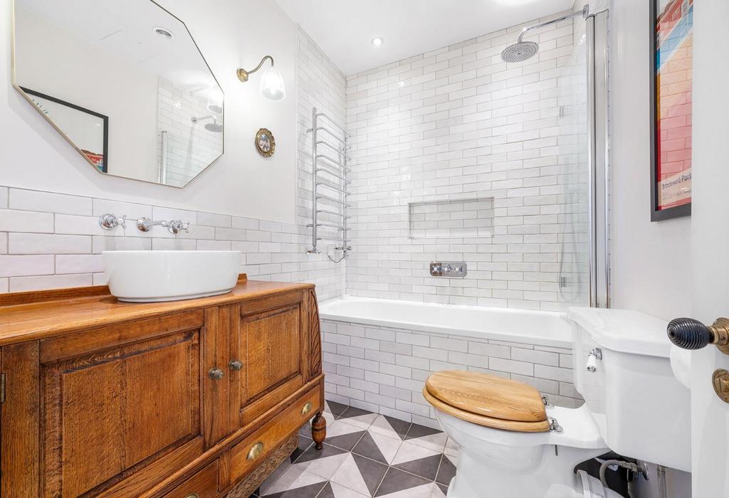 Bathroom.JPG