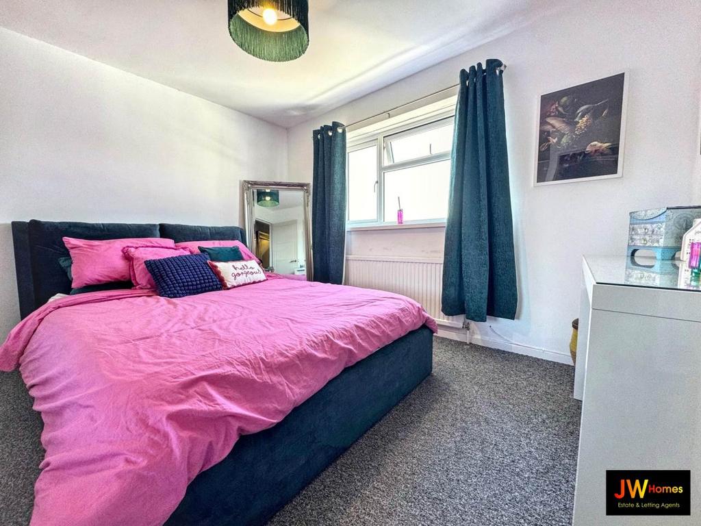 Bedroom 1 (32)