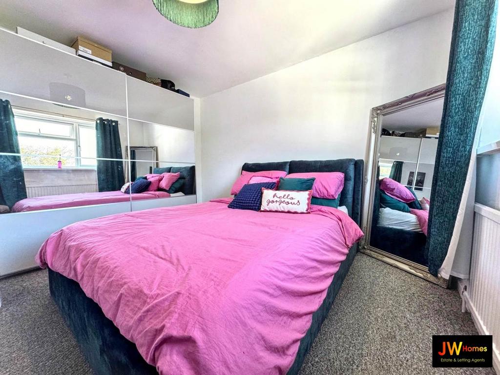 Bedroom 12 (4)