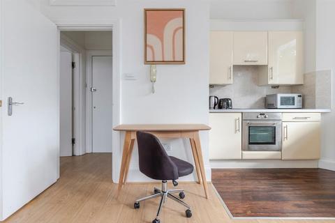 1 bedroom flat to rent, Earls Court Road, London SW5
