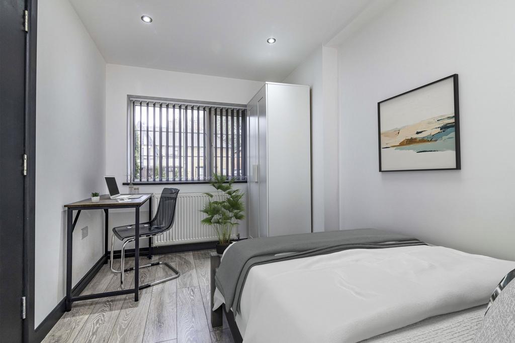 6 Double Bedrooms