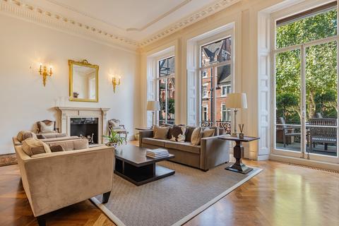 3 bedroom apartment to rent, Cadogan Square, London SW1X