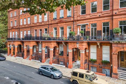 3 bedroom apartment to rent, Cadogan Square, London SW1X
