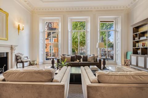 3 bedroom apartment to rent, Cadogan Square, London SW1X