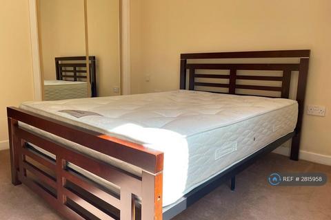 2 bedroom flat to rent, Metropolitan Station Approach, Watford, WD18