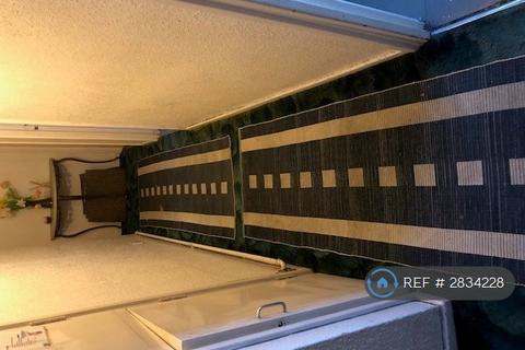 1 bedroom in a flat share to rent, Camberwell, London, SE5