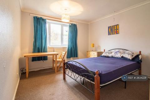 1 bedroom in a flat share to rent, Camberwell, London, SE5