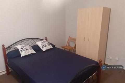 1 bedroom in a flat share to rent, Camberwell, London, SE5