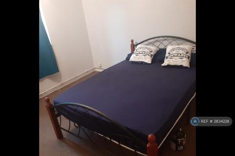 1 bedroom in a flat share to rent, Camberwell, London, SE5