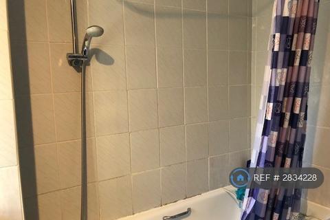 1 bedroom in a flat share to rent, Camberwell, London, SE5