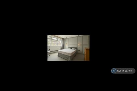 undefined, Kingfisher Drive, Richmond, TW10