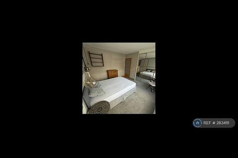 undefined, Kingfisher Drive, Richmond, TW10