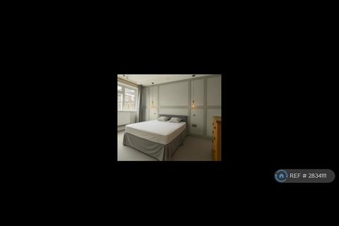 undefined, Kingfisher Drive, Richmond, TW10