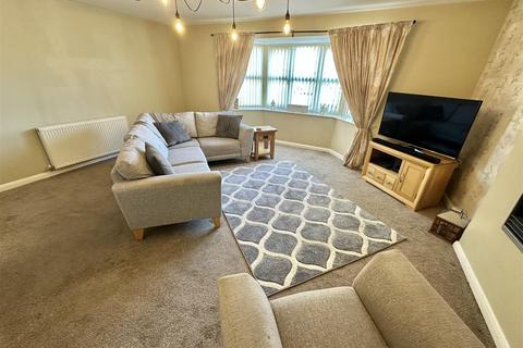 3 bedroom semi-detached house for sale, Dewsbury Gate Road, Dewsbury