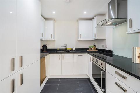 2 bedroom flat for sale, Clarence Avenue, London SW4