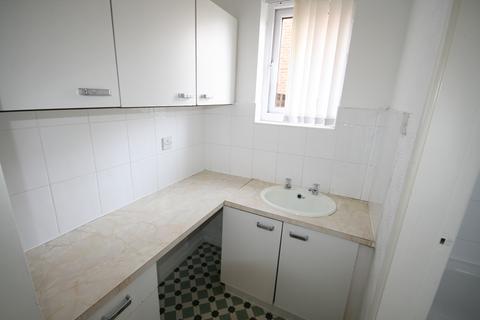 1 bedroom bedsit to rent, Pipit Close, Audenshaw M34