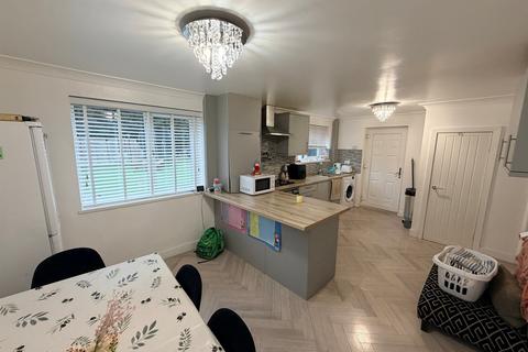 3 bedroom semi-detached house for sale, Eastleigh Road, Peterborough