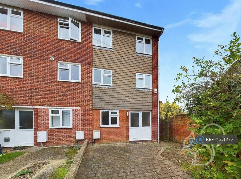 3-Storey End-Of-Terrace Townhouse