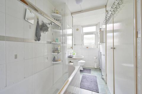 3 bedroom flat for sale, Woking Close, Putney, London, SW15