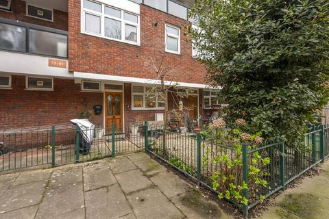 3 bedroom flat for sale, Woking Close, Putney, London, SW15