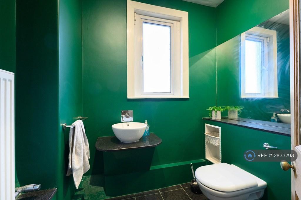 Mezzanine - Separate Wc