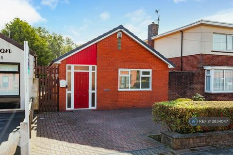 2 bedroom bungalow to rent, Tynesbank, Manchester, M28