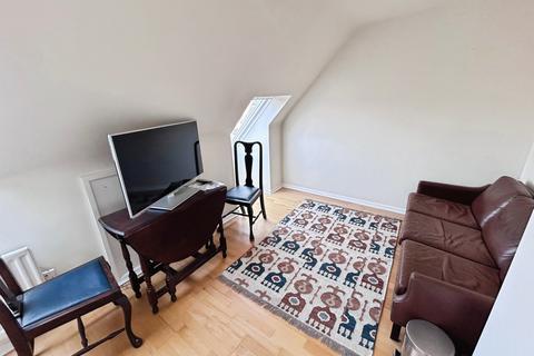 1 bedroom in a house share to rent, Oaklands Road, Havant, Hampshire, PO9