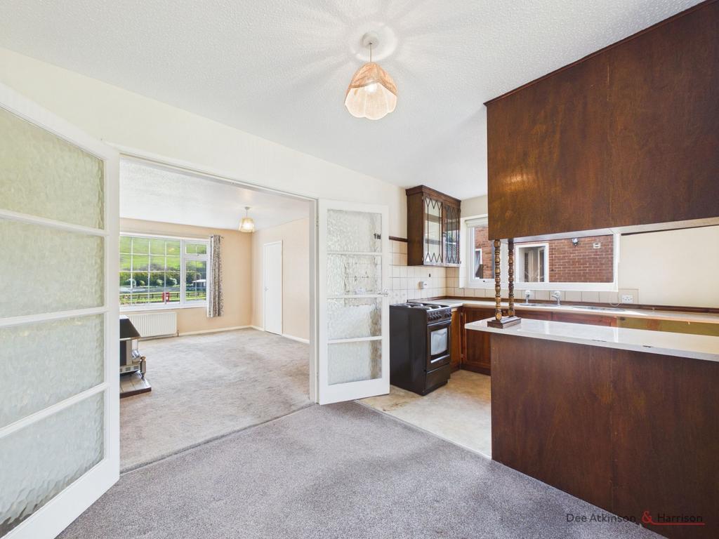 Kitchen/Dining Area