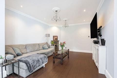 4 bedroom semi-detached house for sale, Bradmore Way, Coulsdon, CR5 1PE