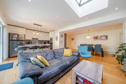 4 bedroom semi-detached house for sale, Cloonmore Avenue, Orpington, Kent, BR6