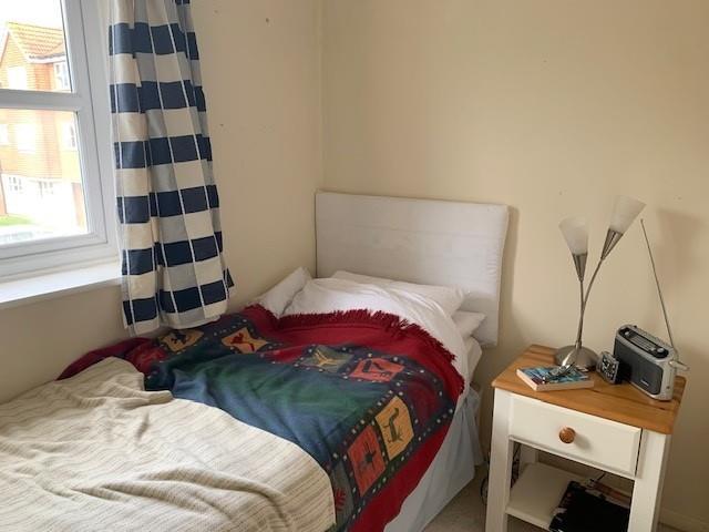 Bed 2.jpg