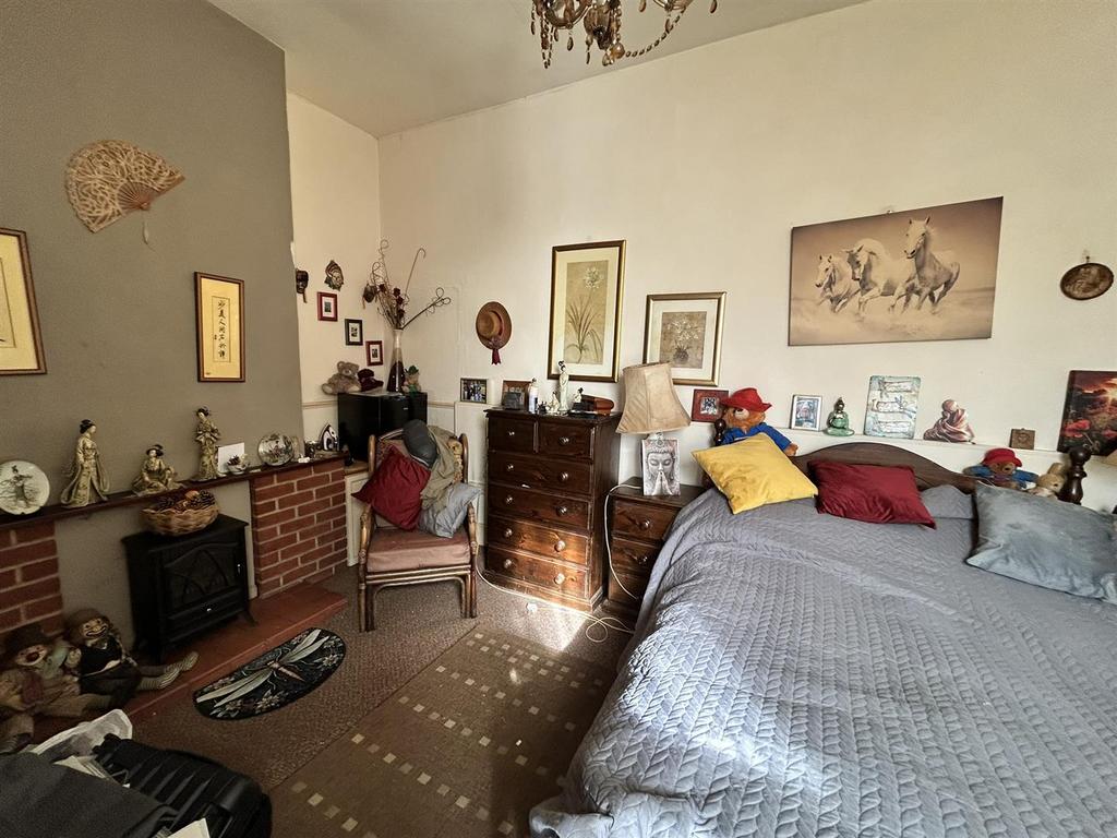 12 B Market St