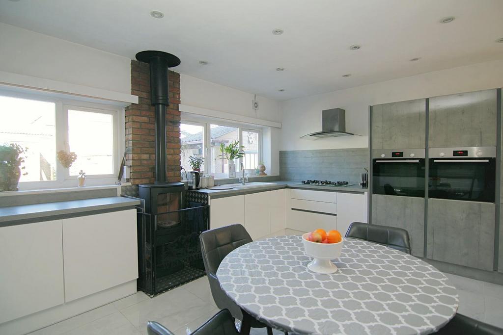 Dining kitchen