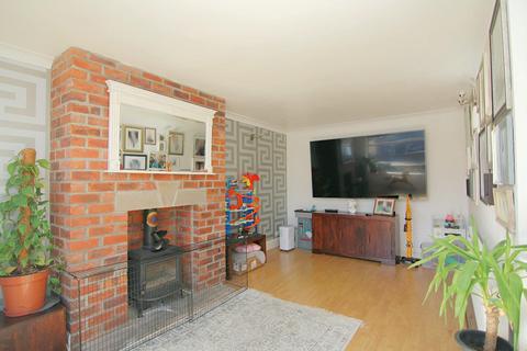 3 bedroom semi-detached house for sale, Ederoyd Crescent, Stanningley, Pudsey