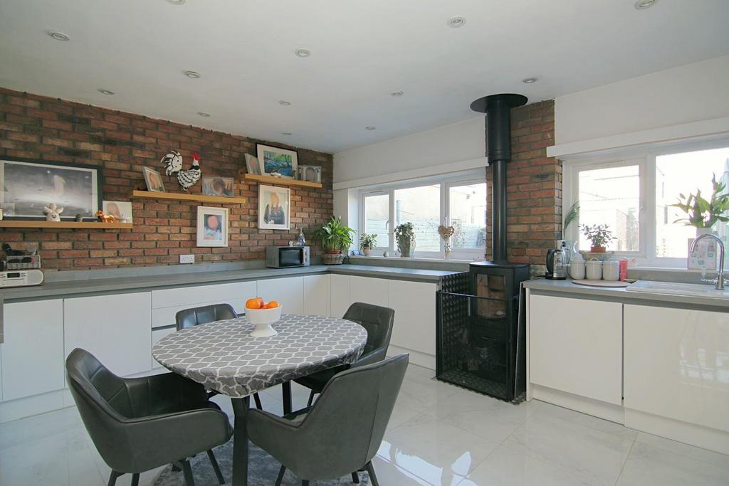 Dining kitchen