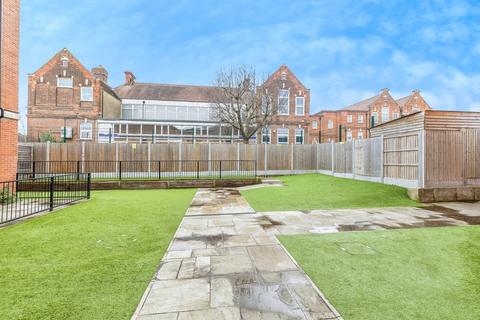 2 bedroom flat for sale, Redvers Road, Chatham, Kent, ME4