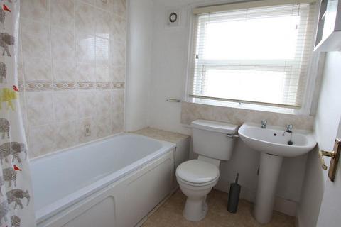 Studio to rent, High Road, North Finchley