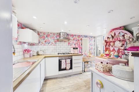 2 bedroom semi-detached house for sale, Henwick Road, Worcester, Worcestershire, WR2