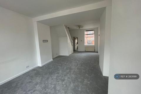 2 bedroom terraced house to rent, Trafalgar St, Ashton-Under-Lyne, OL7